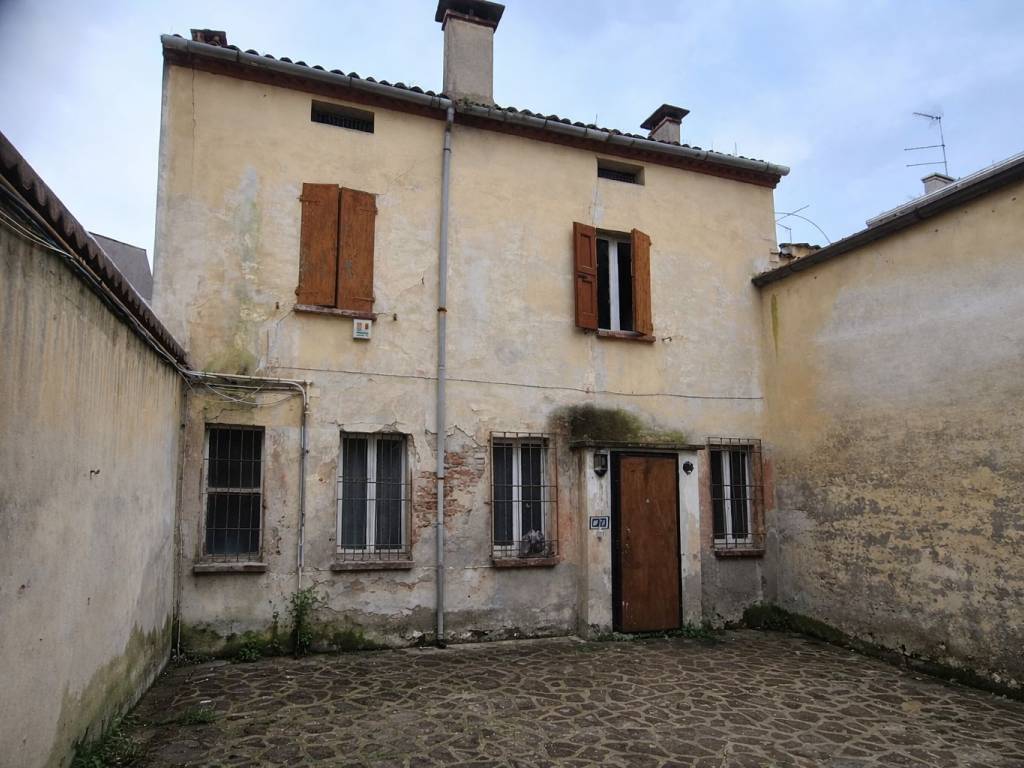 appartamento in vendita a Mantova in zona Centro Storico