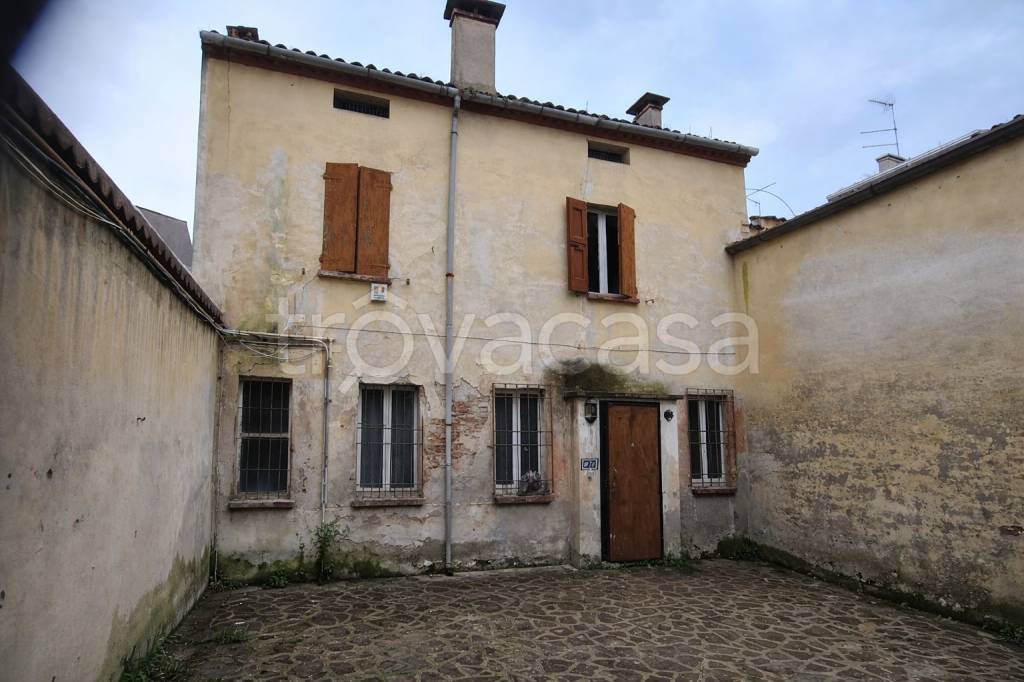 appartamento in vendita a Mantova in zona Centro Storico