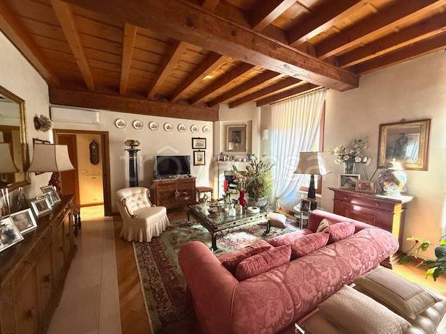 appartamento in vendita a Mantova in zona Centro Storico