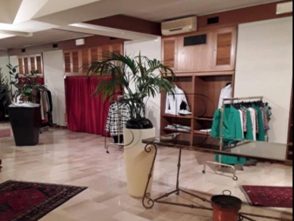 negozio in vendita a Mantova