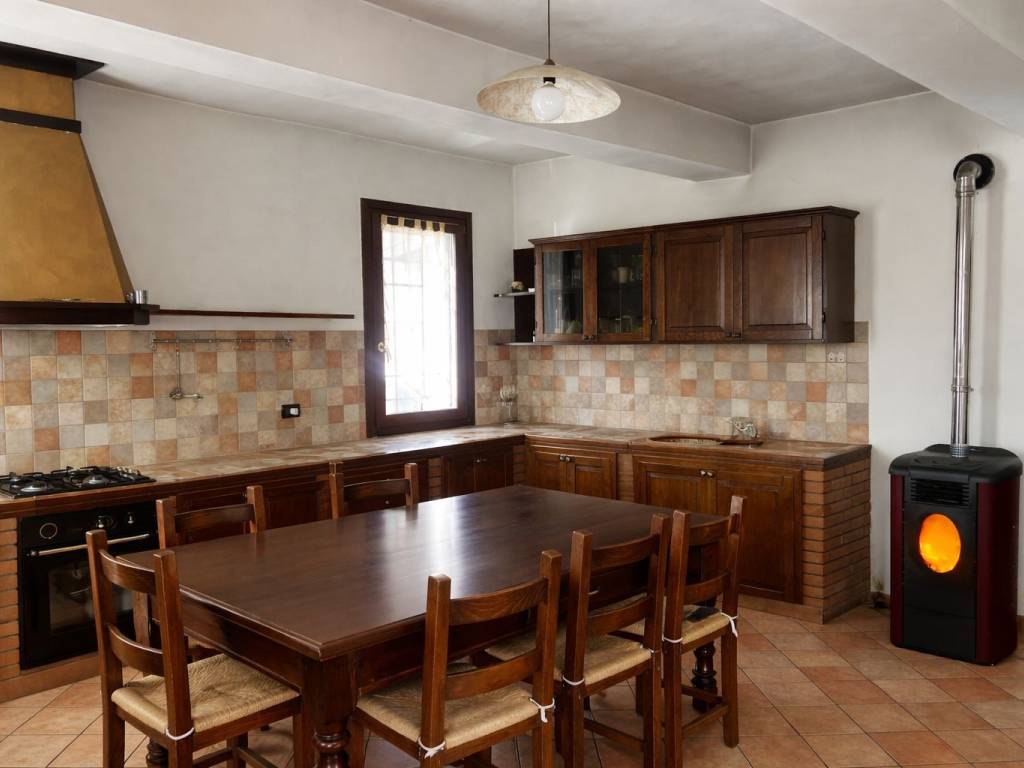 casa indipendente in vendita a Mantova in zona Formigosa