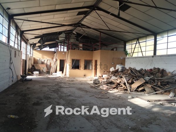 capannone in vendita a Mantova in zona Zona Artigianale