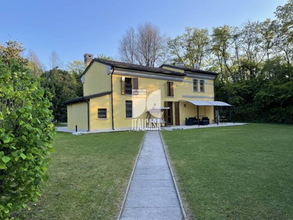 casa indipendente in vendita a Mantova in zona BorgoVirgiliana