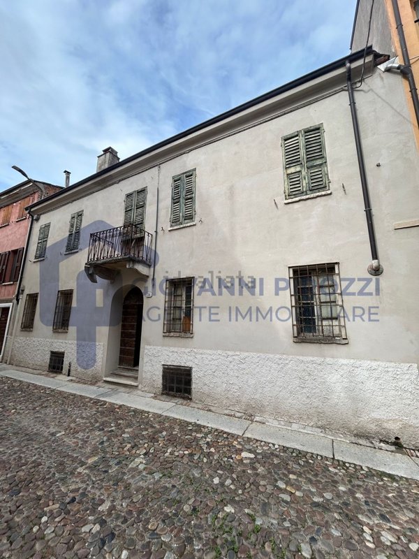 casa indipendente in vendita a Mantova