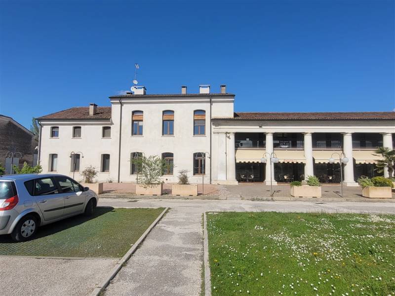 negozio in vendita a Mantova