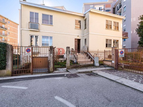 casa indipendente in vendita a Mantova in zona Valletta Paiolo
