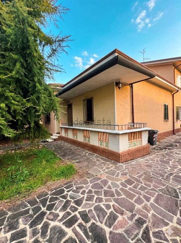 casa indipendente in vendita a Mantova