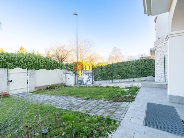 casa indipendente in vendita a Mantova in zona Strada Dosso del Corso