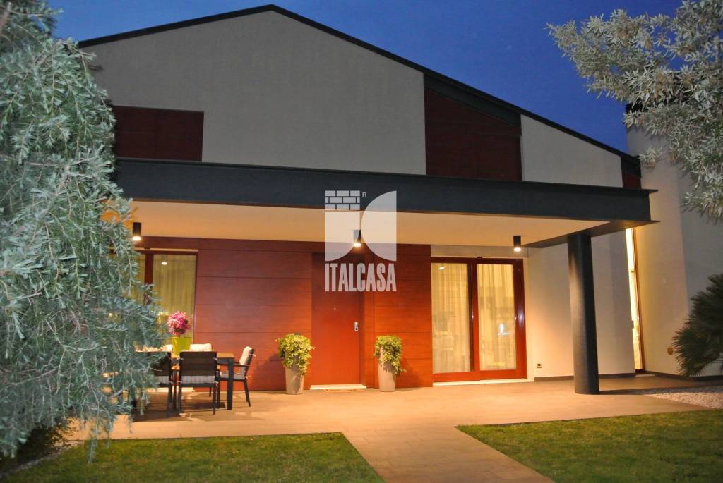 casa indipendente in vendita a Mantova