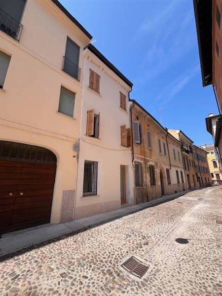 appartamento in vendita a Mantova in zona Centro Storico