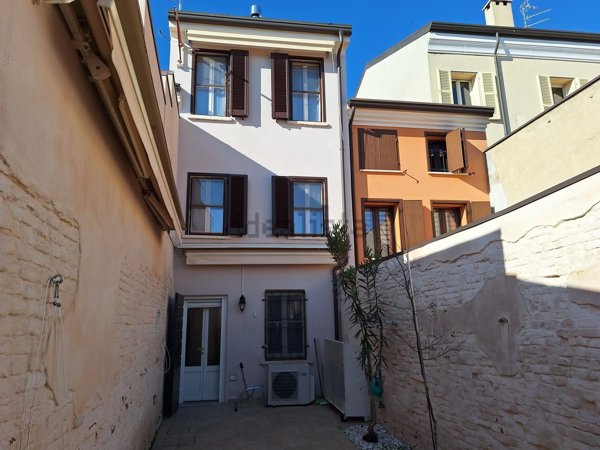 casa indipendente in vendita a Mantova in zona Centro Storico