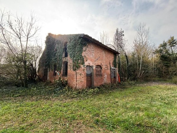 casale in vendita a Mantova in zona BorgoVirgiliana