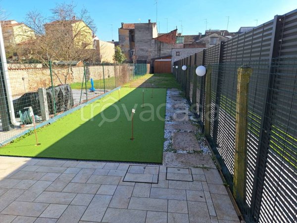 casa indipendente in vendita a Mantova in zona Centro Storico