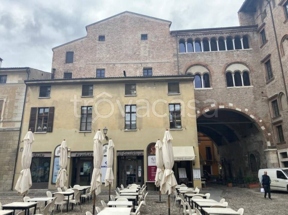 negozio in vendita a Mantova in zona Centro Storico