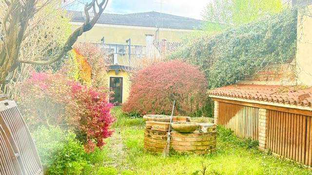 casa indipendente in vendita a Mantova in zona Centro Storico