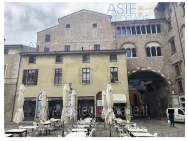 negozio in vendita a Mantova