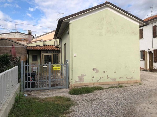 casa indipendente in vendita a Mantova in zona Castelnuovo