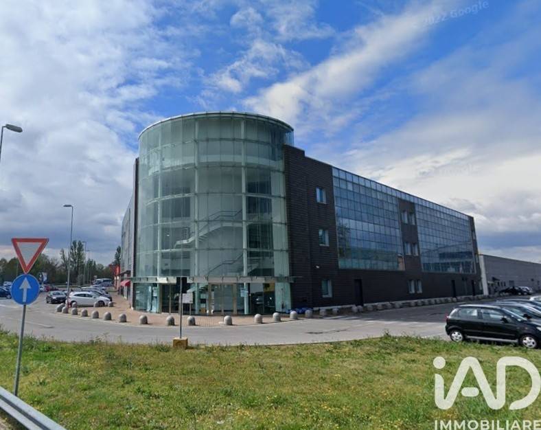 ufficio in vendita a Mantova in zona Lunetta-Frassino