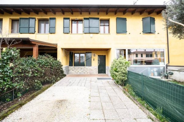 casa indipendente in vendita a Mantova