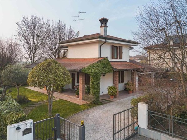 casa indipendente in vendita a Mantova