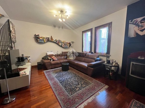 casa indipendente in vendita a Mantova in zona Borgo Castelletto