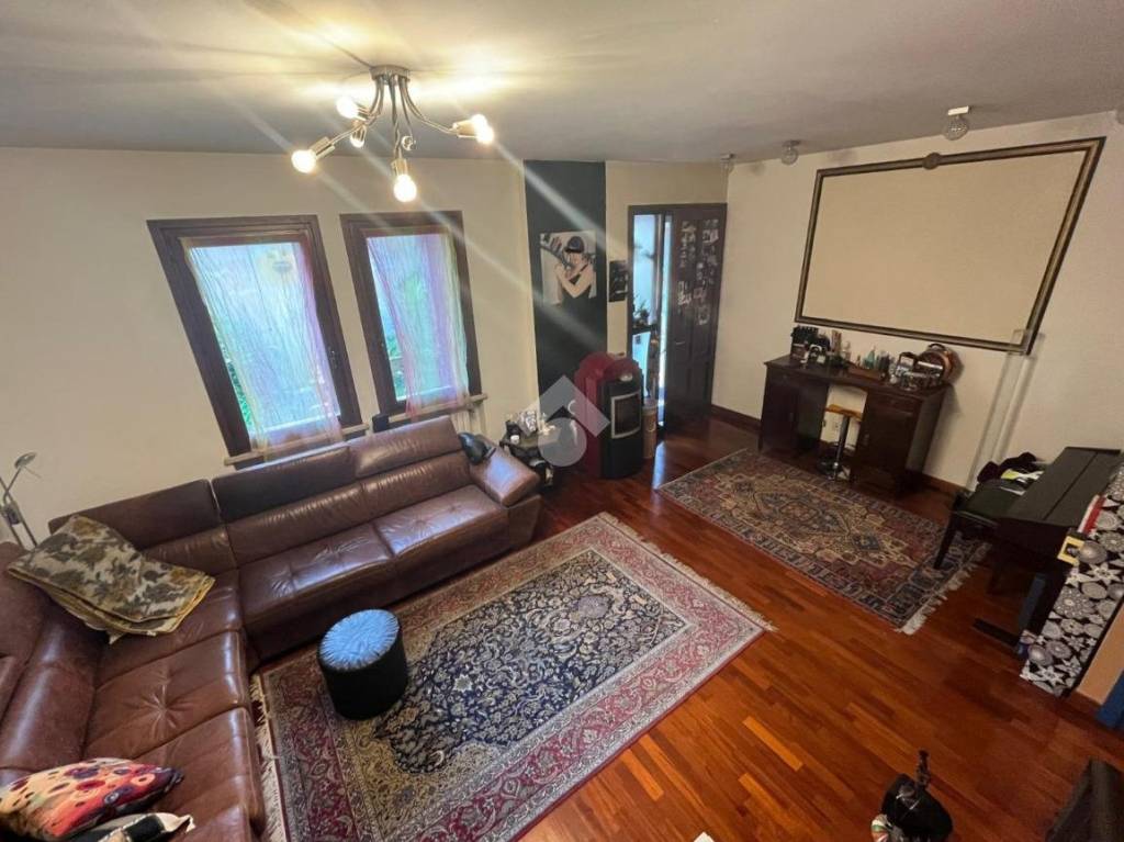 casa indipendente in vendita a Mantova in zona Borgo Castelletto