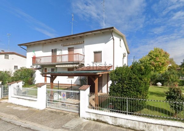 casa indipendente in vendita a Mantova in zona Centro Storico