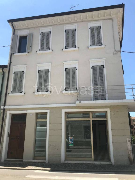 negozio in vendita a Mantova in zona Centro Storico