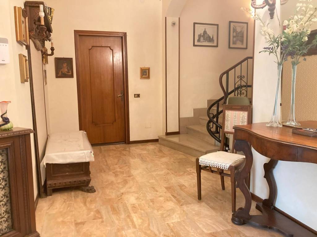 casa indipendente in vendita a Mantova in zona Gambarana