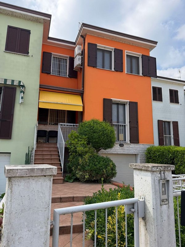 casa indipendente in vendita a Mantova in zona Castelnuovo