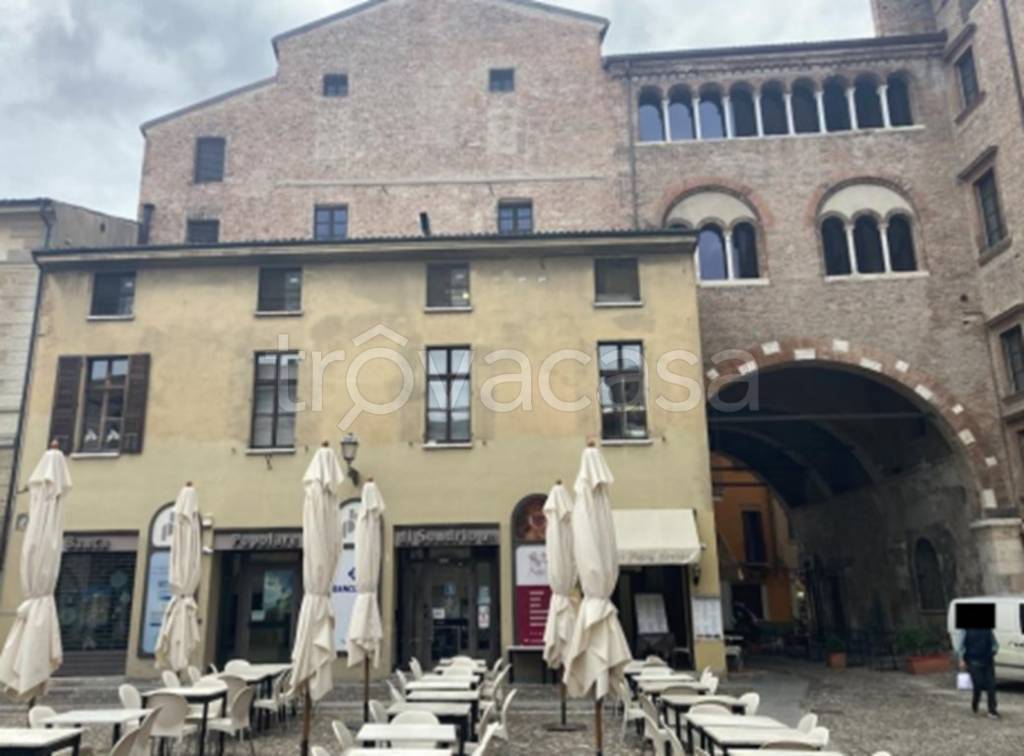 negozio in vendita a Mantova