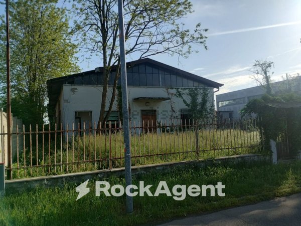 capannone in vendita a Mantova in zona Zona Artigianale