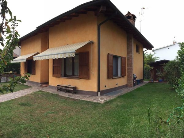 casa indipendente in vendita a Mantova in zona Frassino