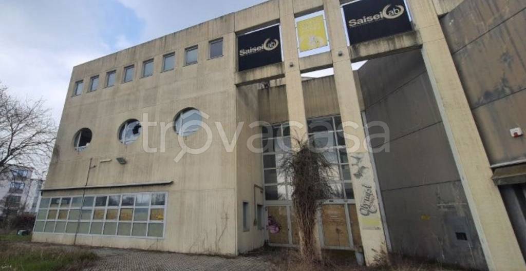 locale commerciale in vendita a Mantova in zona Tè Brunetti