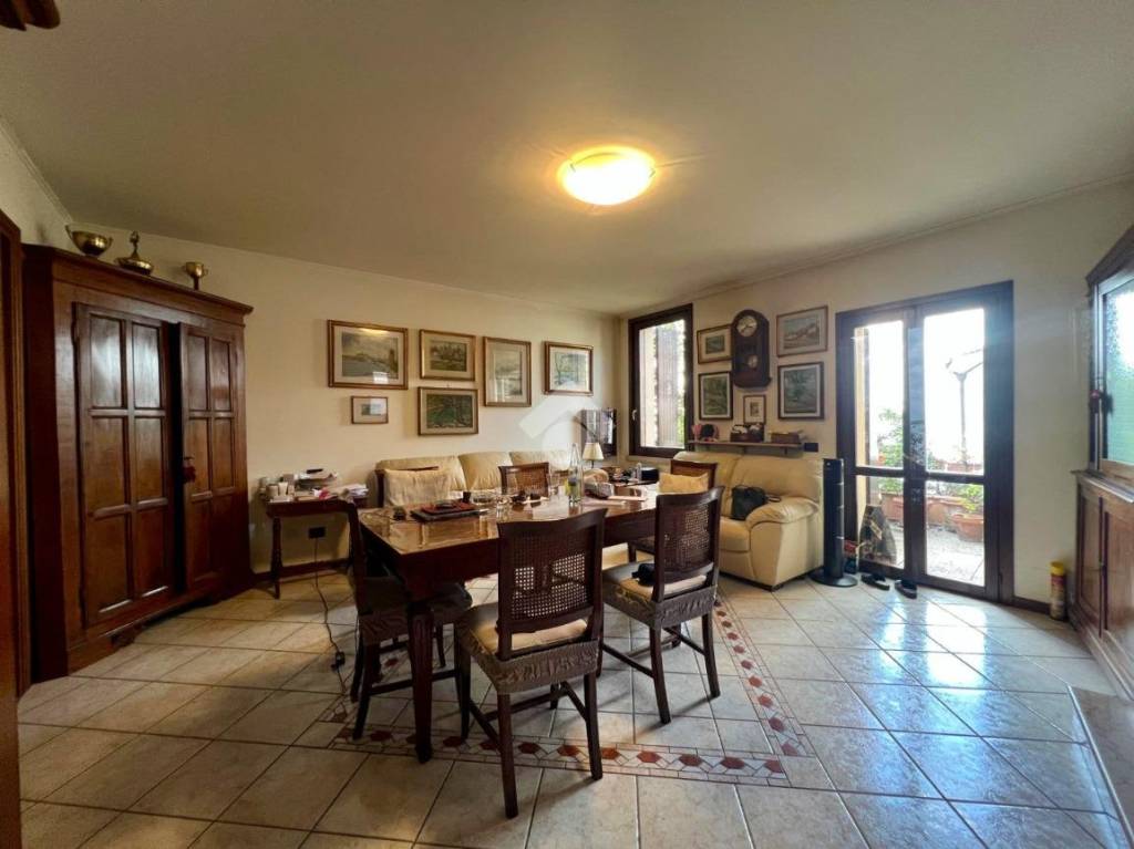 casa indipendente in vendita a Mantova in zona Castelnuovo
