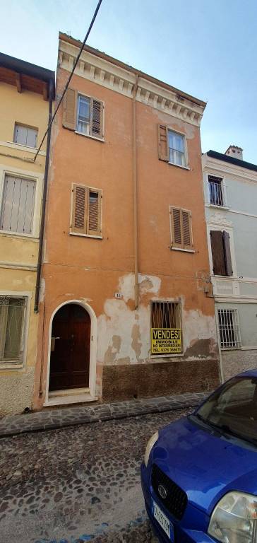 casa indipendente in vendita a Mantova