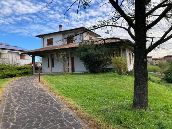 casa indipendente in vendita a Mantova in zona Strada Dosso del Corso