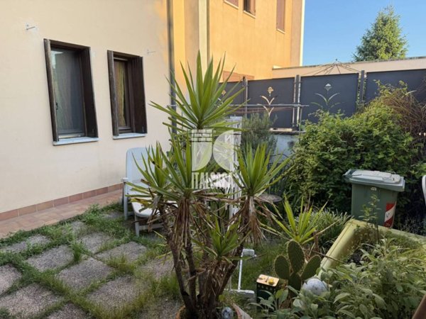 casa indipendente in vendita a Mantova in zona Borgo Castelletto