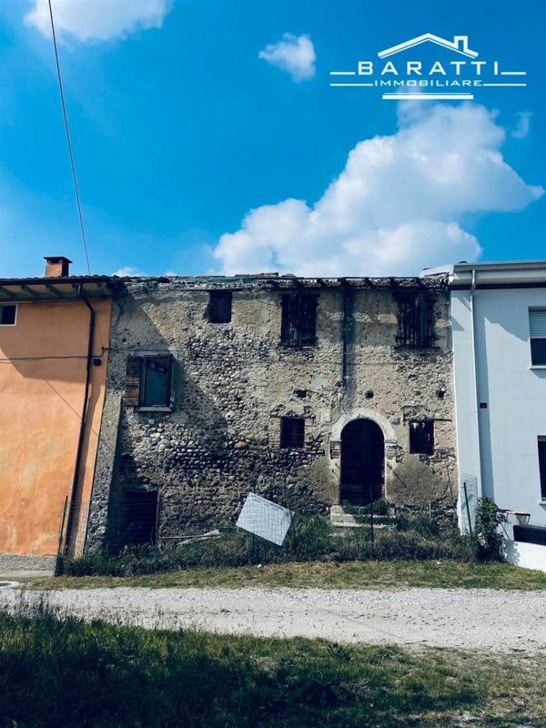 casa indipendente in vendita a Mantova in zona Gambarana