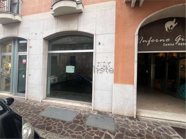 negozio in vendita a Mantova