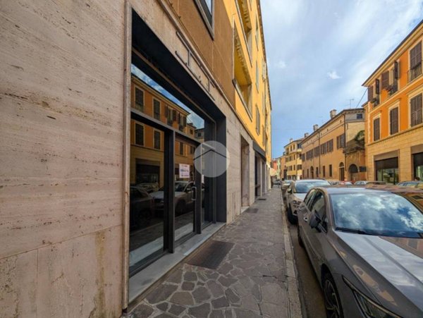 negozio in vendita a Mantova in zona Centro Storico