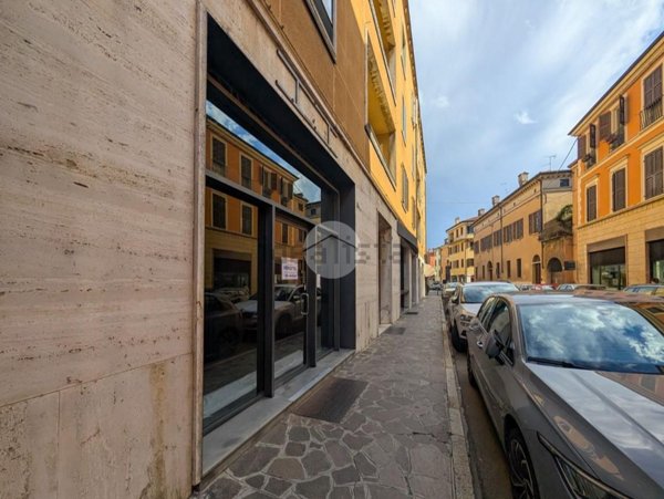 locale commerciale in vendita a Mantova