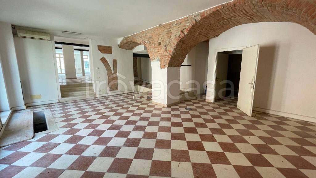 negozio in vendita a Mantova