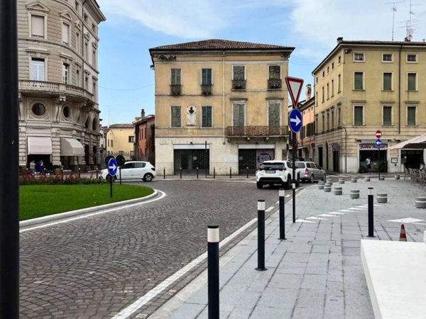 intera palazzina in vendita a Mantova in zona Centro Storico