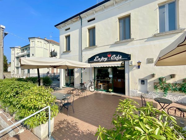 negozio in vendita a Mantova in zona Strada Dosso del Corso