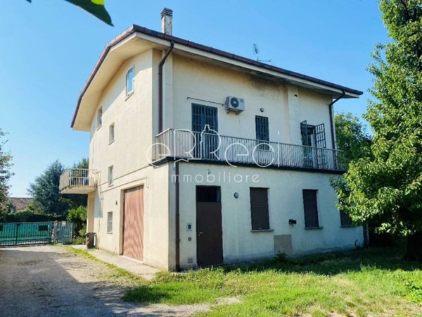 casa indipendente in vendita a Mantova in zona Strada Dosso del Corso