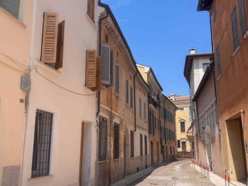 appartamento in vendita a Mantova in zona Centro Storico