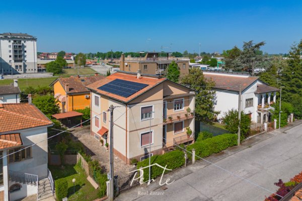 casa indipendente in vendita a Mantova in zona Strada Dosso del Corso