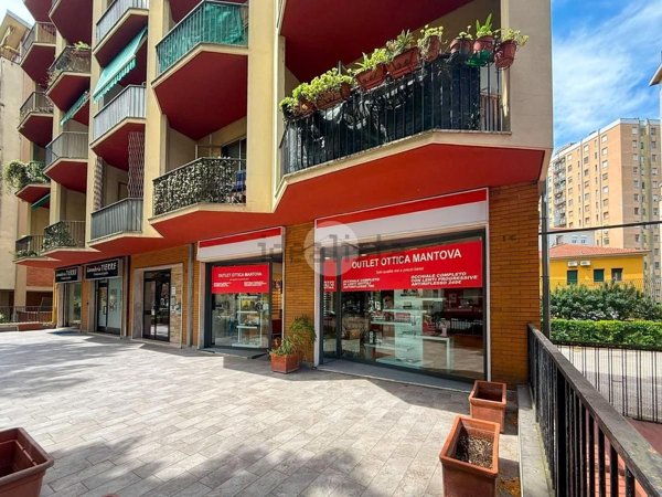 locale commerciale in vendita a Mantova in zona Valletta Paiolo
