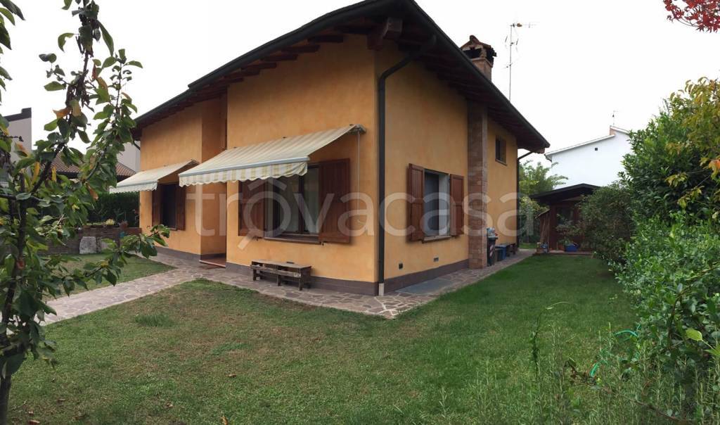 casa indipendente in vendita a Mantova in zona Lunetta-Frassino
